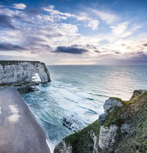 Étretat beach and dramatic cliffs