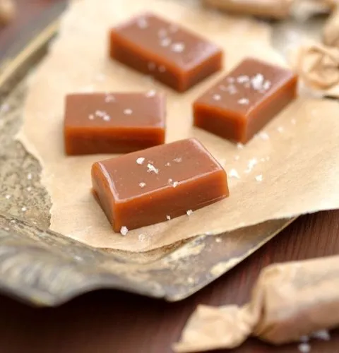 Breton salted butter caramels topped with crystals of fleur de sel de Guérande