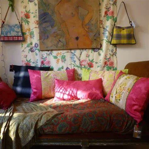 Single decorative cushion