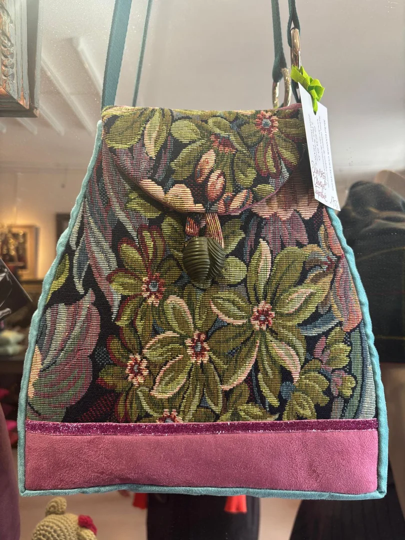 Handcrafted handbag with floral details