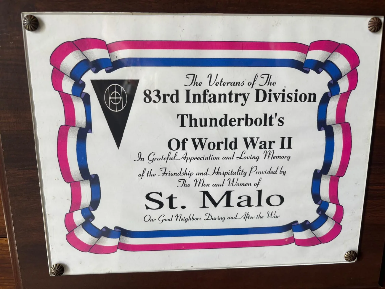 A plaque from the veterans of the US 83rd Infantry Division thanking the people of Saint-Malo